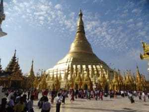Day 02 Yangon - Shwedagon Pagoda - Myanmar rondreis Around The World Travel