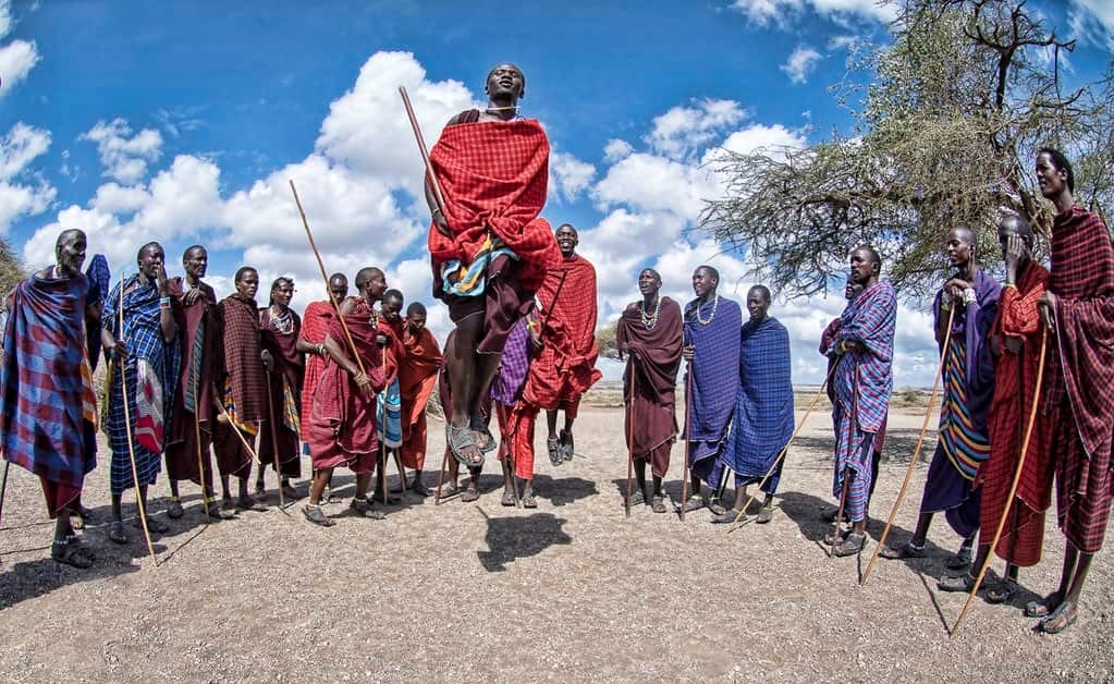 Maasai dans | rondreis Tanzania - Around The World Travel