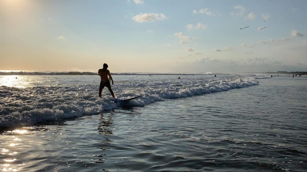 dag 20 - Familie Rondreis Indonesie - Around The World Travel golfsurfen